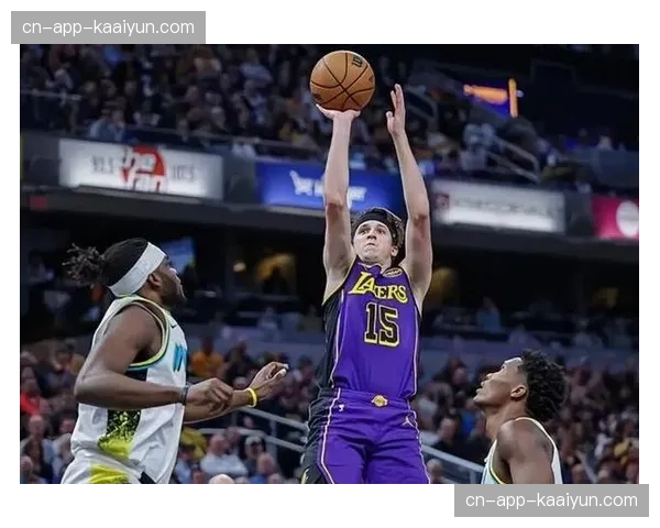 湖人里夫斯下半场回暖 关键三分尝试未能扭转败局