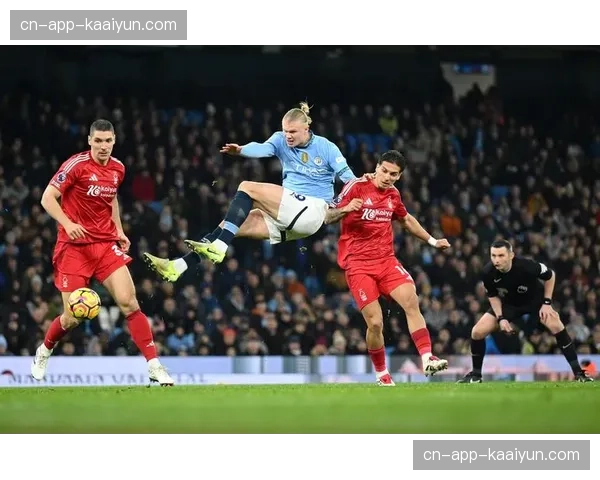 曼城B席红牌成为比赛转折点，少一人作战导致战术体系全面失衡