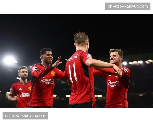 曼联后防线黄牌红牌不断，身体对抗防守方式在欧冠赛场常吃亏